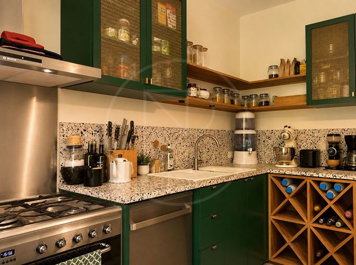 Image No.8-5 Bed House for sale