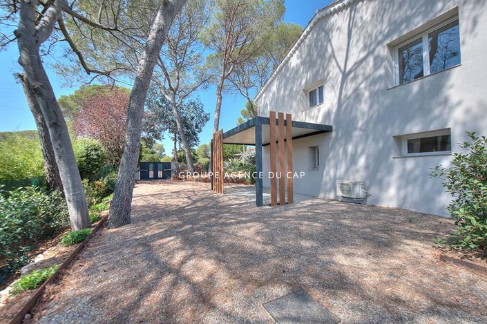Image No.18-5 Bed House for sale