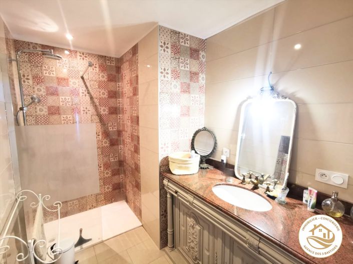 Image No.18-5 Bed House for sale