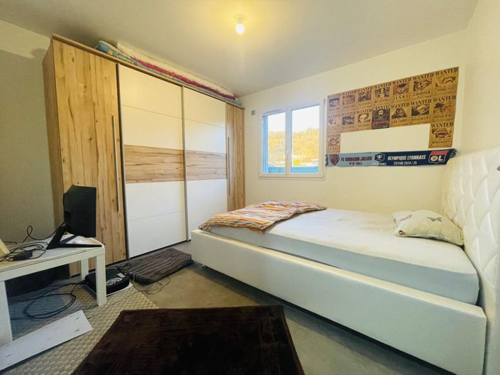 Image No.17-4 Bed House for sale