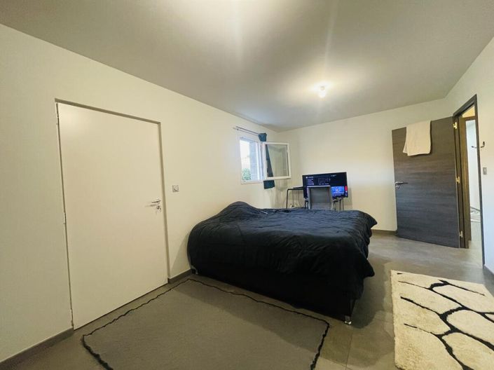Image No.18-4 Bed House for sale