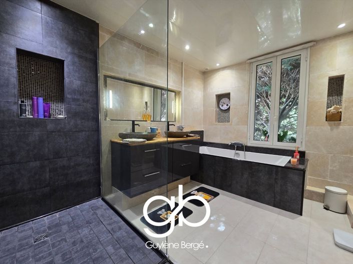 Image No.14-3 Bed House for sale