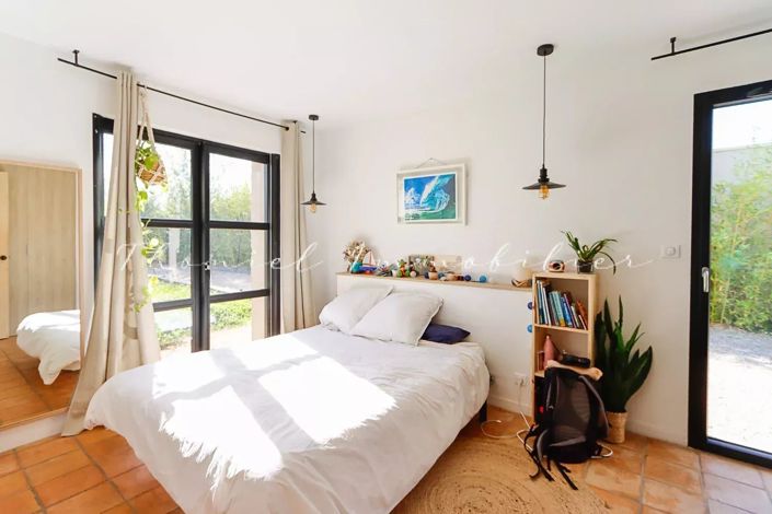 Image No.8-4 Bed House for sale