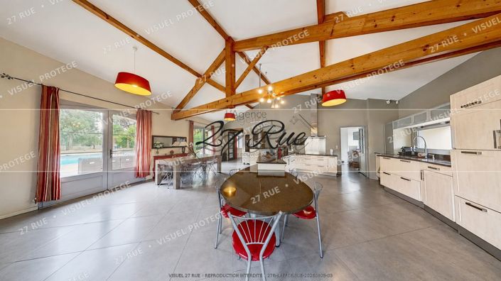 Image No.5-5 Bed Property for sale