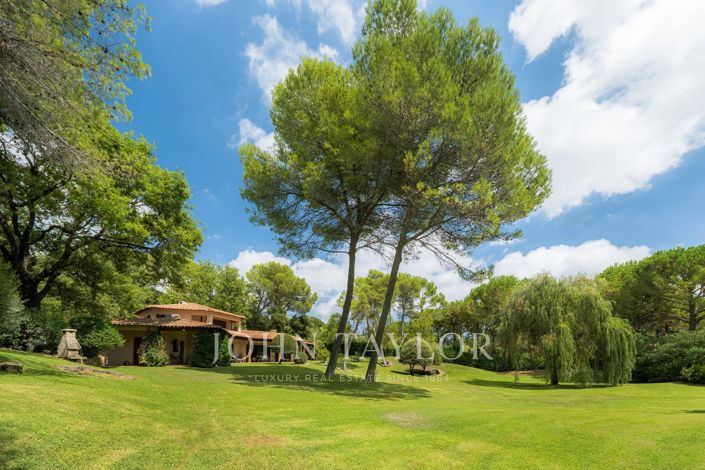 Image No.10-6 Bed House for sale