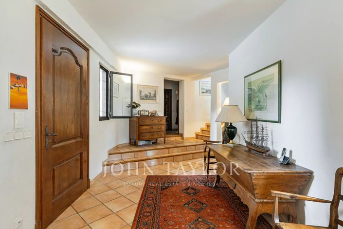 Image No.20-6 Bed House for sale
