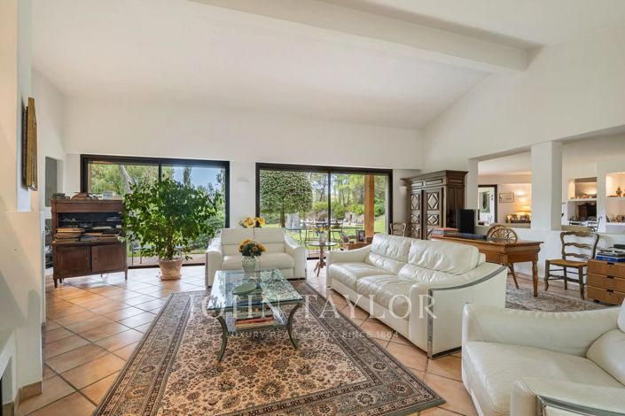 Image No.23-6 Bed House for sale