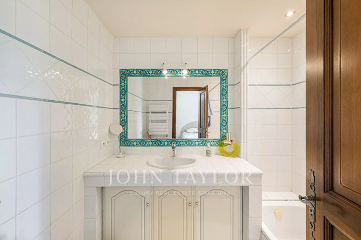 Image No.27-6 Bed House for sale