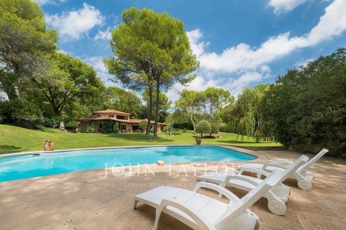 Image No.8-6 Bed House for sale