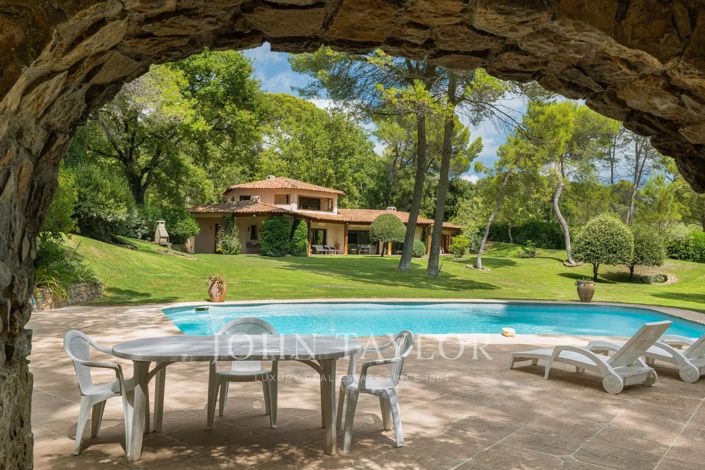 Image No.9-6 Bed House for sale