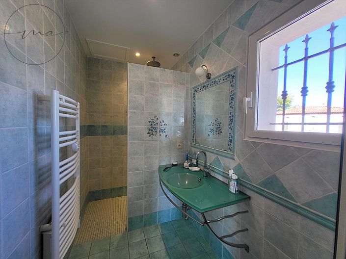 Image No.21-4 Bed House for sale