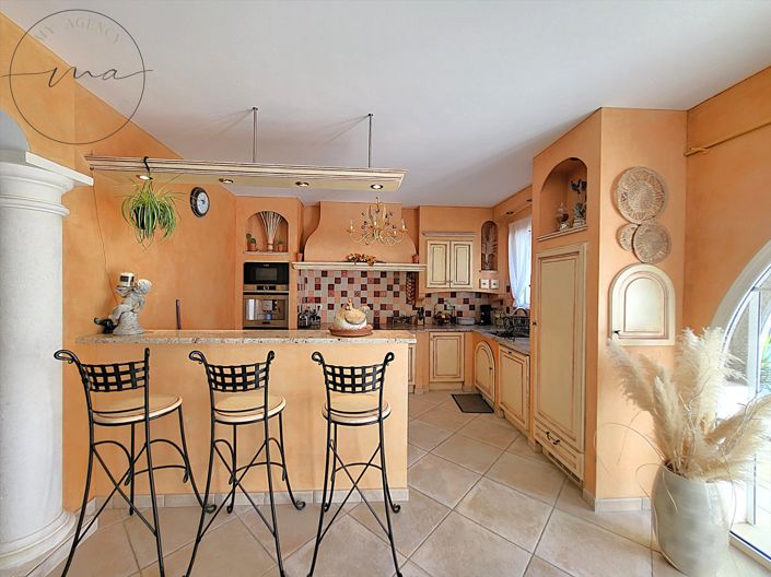 Image No.6-4 Bed House for sale