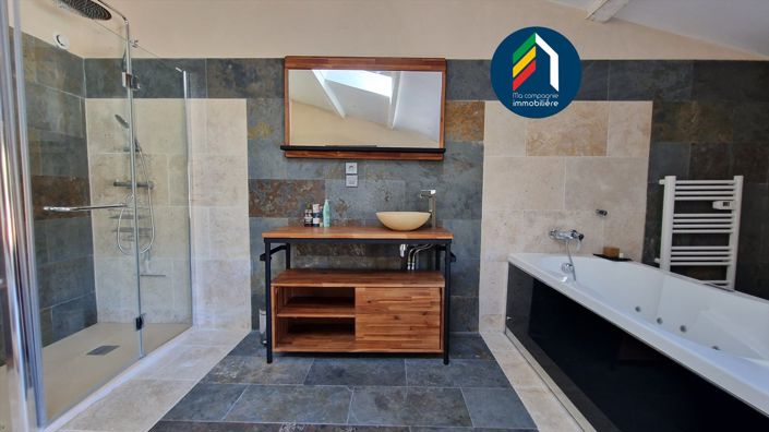 Image No.6-5 Bed House for sale
