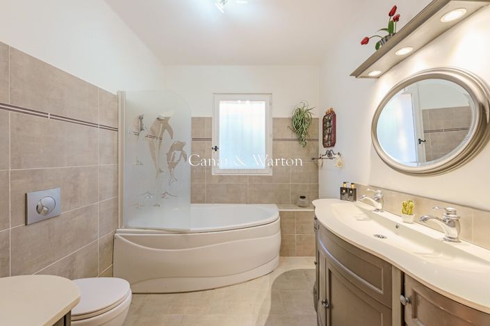 Image No.9-4 Bed House for sale