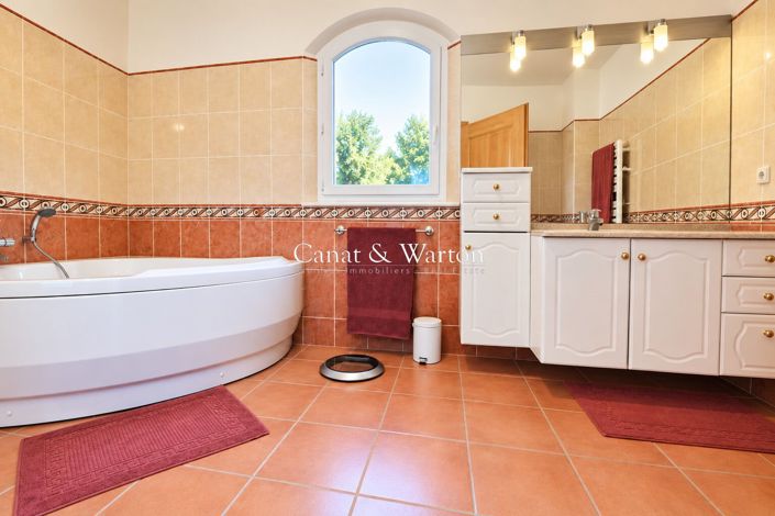 Image No.6-3 Bed House for sale