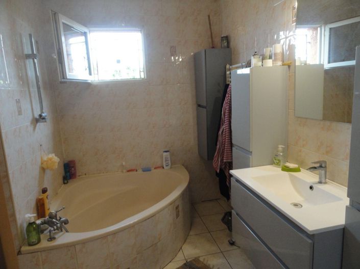 Image No.10-4 Bed House for sale