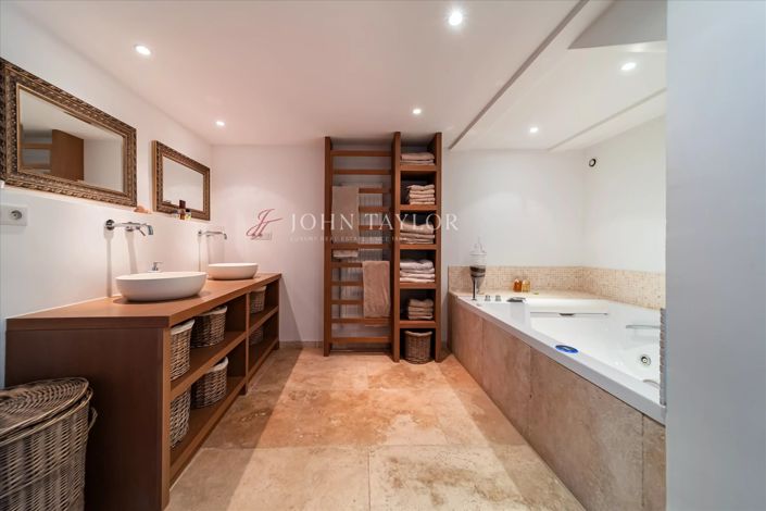 Image No.15-15 Bed House for sale