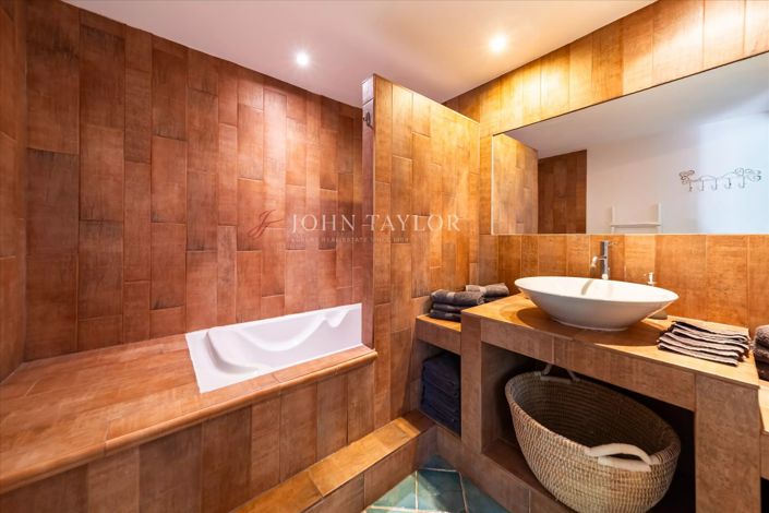 Image No.17-15 Bed House for sale