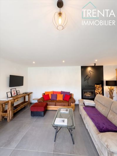Image No.11-2 Bed Property for sale