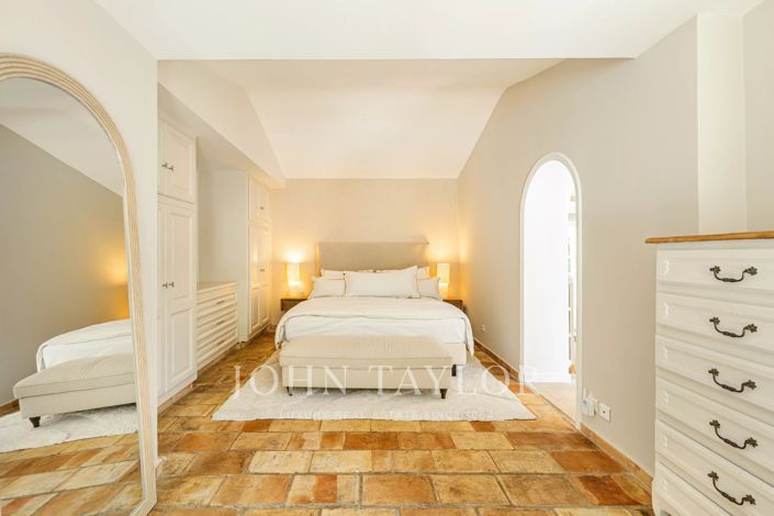 Image No.10-5 Bed House for sale