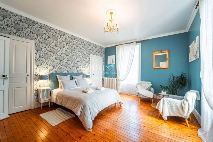 Image No.14-6 Bed Property for sale