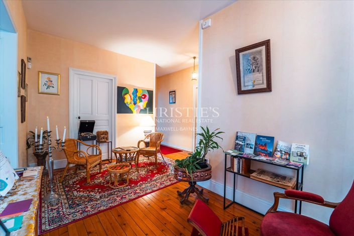 Image No.21-6 Bed Property for sale
