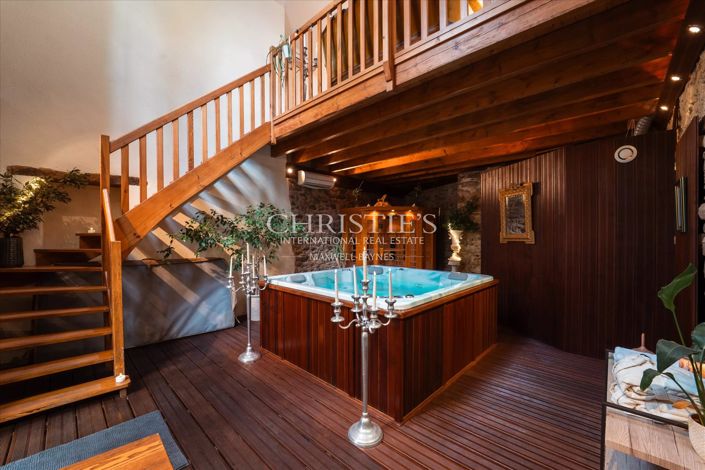 Image No.23-6 Bed Property for sale