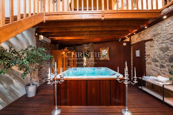 Image No.24-6 Bed Property for sale
