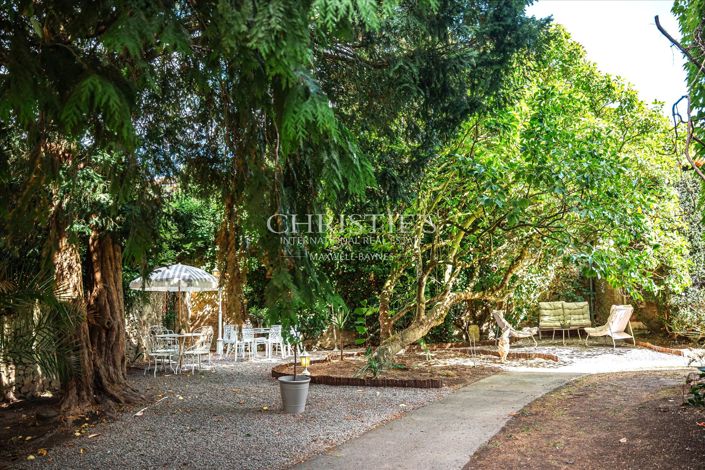 Image No.25-6 Bed Property for sale