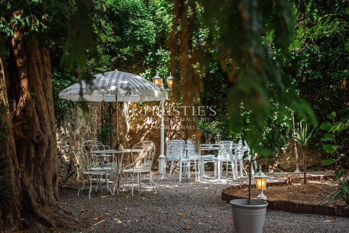 Image No.26-6 Bed Property for sale
