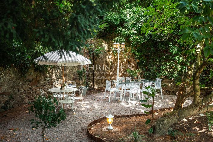 Image No.27-6 Bed Property for sale