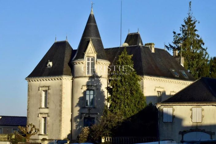 Image No.28-6 Bed Property for sale