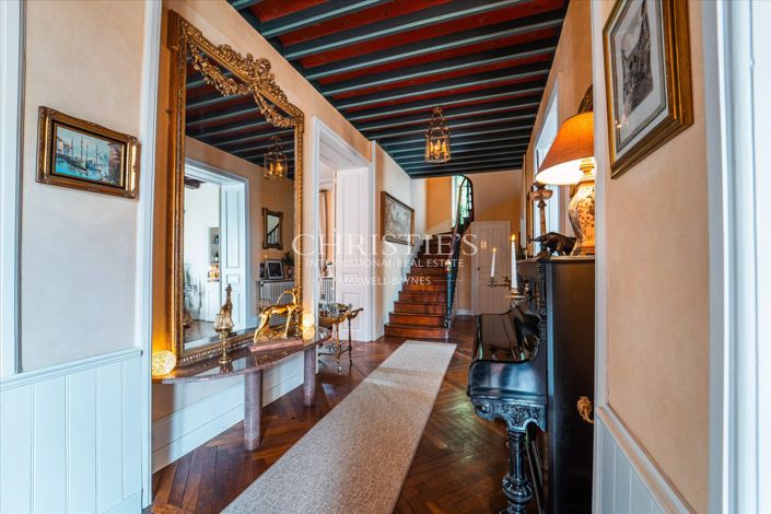 Image No.4-6 Bed Property for sale