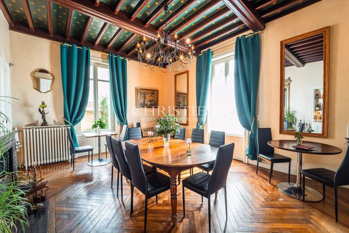 Image No.6-6 Bed Property for sale