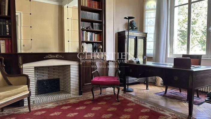 Image No.8-5 Bed House for sale