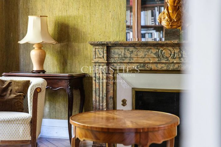 Image No.8-5 Bed House for sale