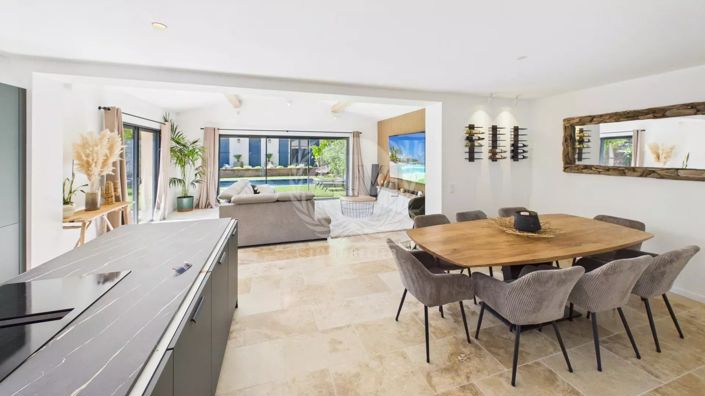 Image No.4-4 Bed House for sale