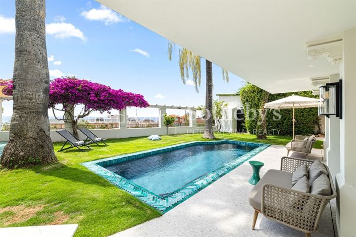 Image No.8-5 Bed House for sale