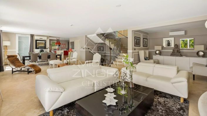 Image No.4-6 Bed House for sale