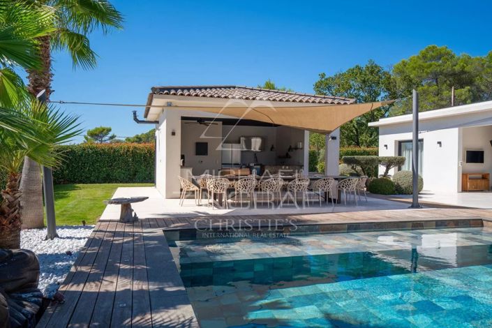Image No.2-4 Bed House for sale