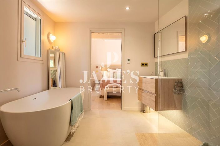 Image No.10-3 Bed House for sale