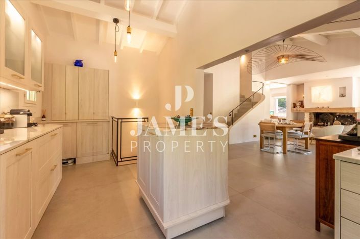 Image No.8-3 Bed House for sale