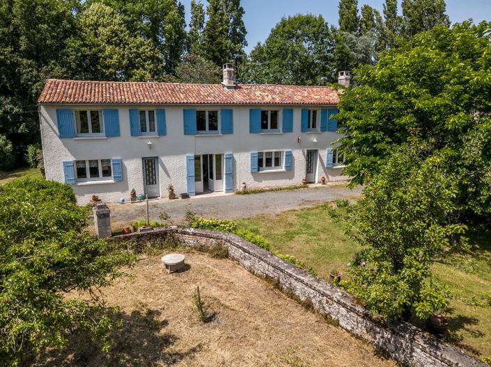 Image No.2-Maison de 6 chambres à vendre à Charente-Maritime