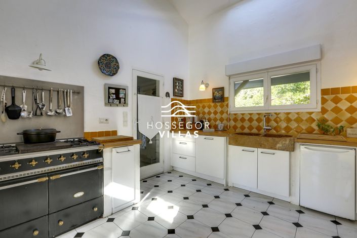 Image No.14-6 Bed House for sale