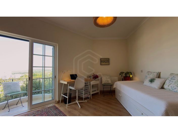 Image No.18-3 Bed Apartment for sale