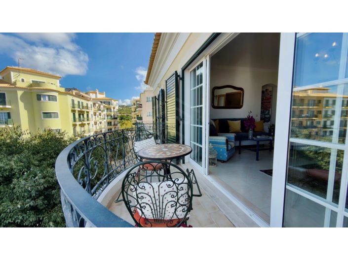 Image No.24-3 Bed Apartment for sale
