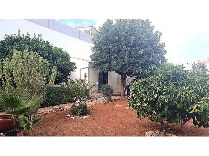 Image No.18-4 Bed House for sale