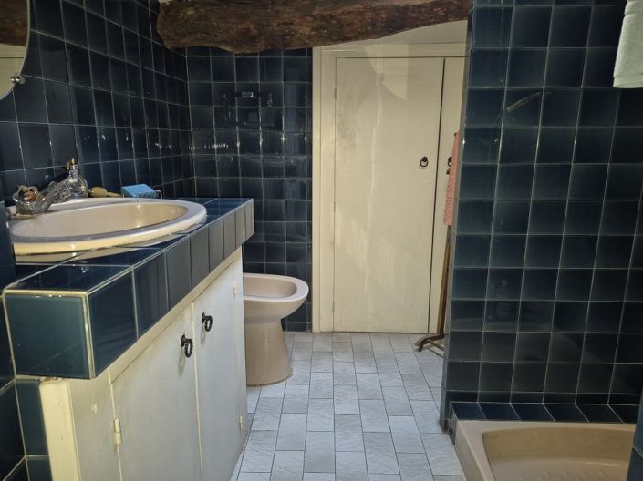 Image No.20-6 Bed House for sale