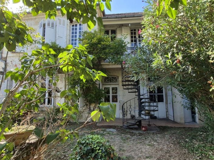 Image No.24-6 Bed House for sale
