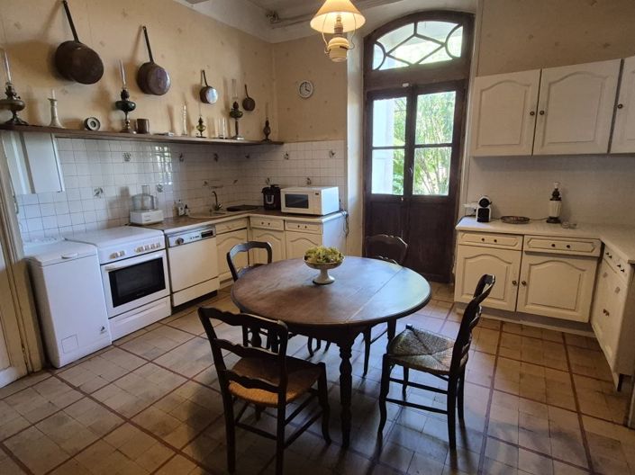 Image No.8-6 Bed House for sale